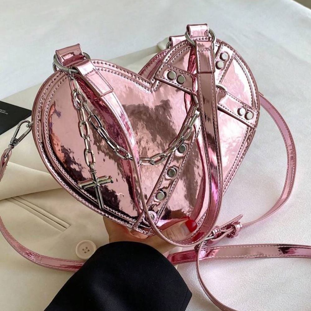 Beautiful pink gold heart bag. Crossed or hand-held